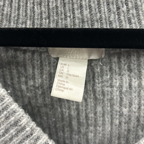 H&M Sweater - Picture 2 of 2